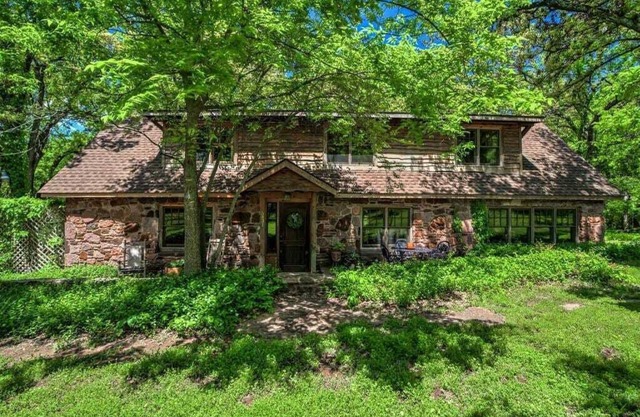 The Gate House, 1 Bedroom Cabin - Edmond, OK