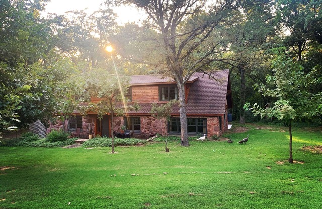 The Gate House in Edmond, Oklahoma - Luxury living, fine dining, shopping, and entertainment!