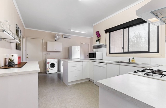 The Gazebo Place - Spacious 4 Bedroom near Murray River