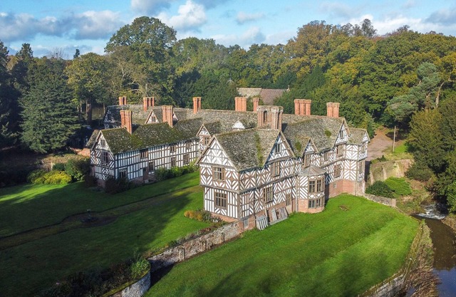 THE GENERALS QUARTERS, pet friendly, with open fire in Shrewsbury