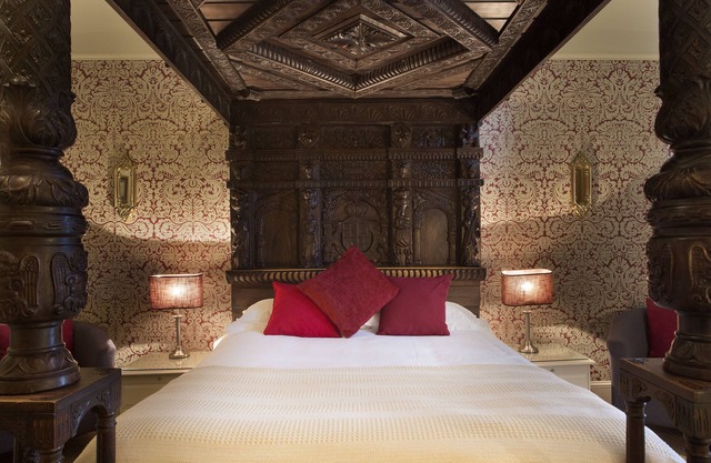 The George Hotel