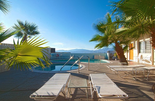 The Getaway # 6: 2BR / 2 Bath, Pool, Niños / Mascotas bienvenidas