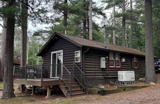 Cozy cabin on Grindstone Lake in Hayward