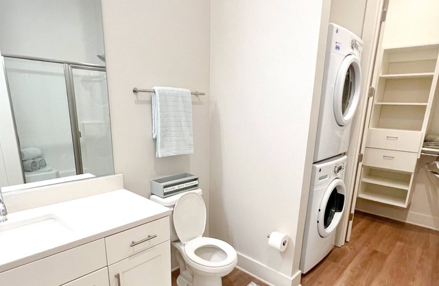 The Luxe- 1 bd-1ba with Queen SUITE Downtown Memphis