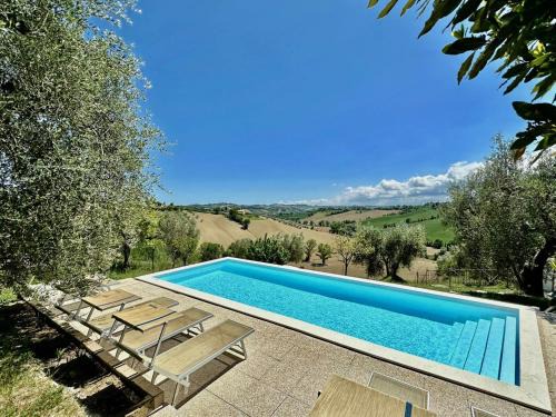 The Ginestra in historic villa with pool and air cond in Senigallia