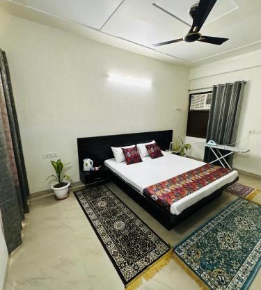 The Giri Nandani Stays Agra