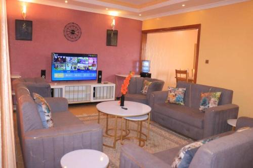 The Glamour Houses: Luxury 2 bedroom with Patio.