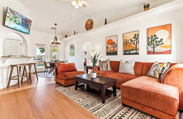 The Golden Oasis : Pool & Game Room 4BDRM 3BATH 12BED