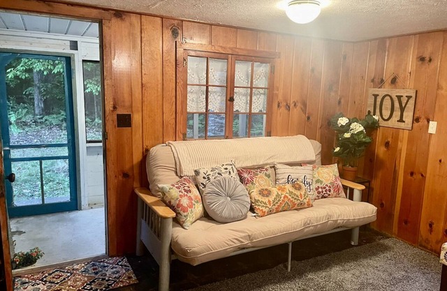 The “Good Life” Cabin - Close to Mackinac Island!