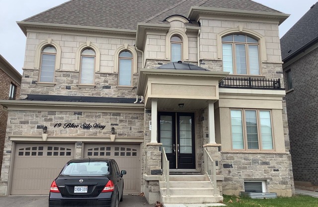 THE GORGEOUS APARTMENT IN CREDIT VALLEY BRAMPTON