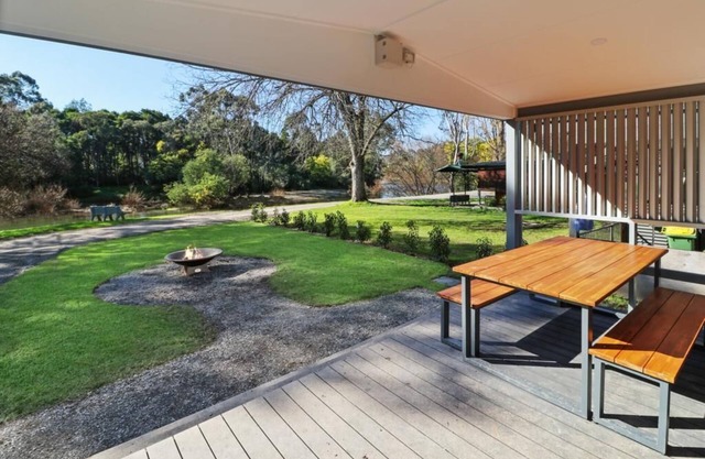 "The Goulburn" 3 Bedroom Villa - Cabin Villa 6 Sleep 6