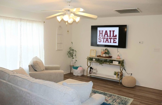 The Grace at the Highlands - Charming 2-bedroom townhome close to MSU campus