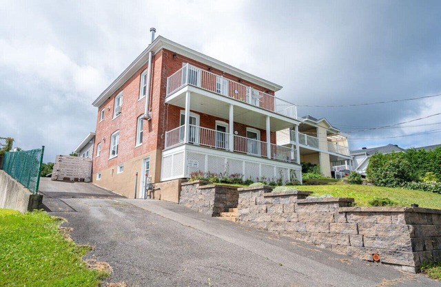 The Granby|2 Bedrooms Apt | Lake Front| 10 min Zoo