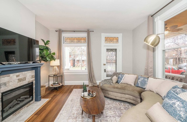 The Grand Elm House – Updated 4 BDR Close to City!