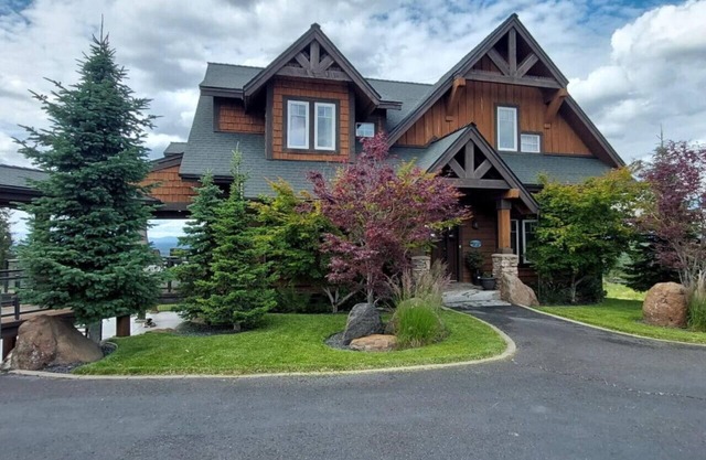 The Grand Getaway at Green Bluff