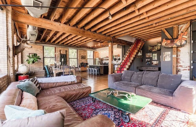 The Grand Kimball Lodge, Logan Square, Sleeps 14