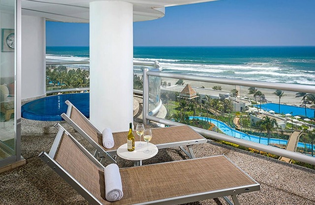 THE GRAND MAYAN TWO BEDROOM SUITE in Acapulco with WiFi, AC and Plunge Pool