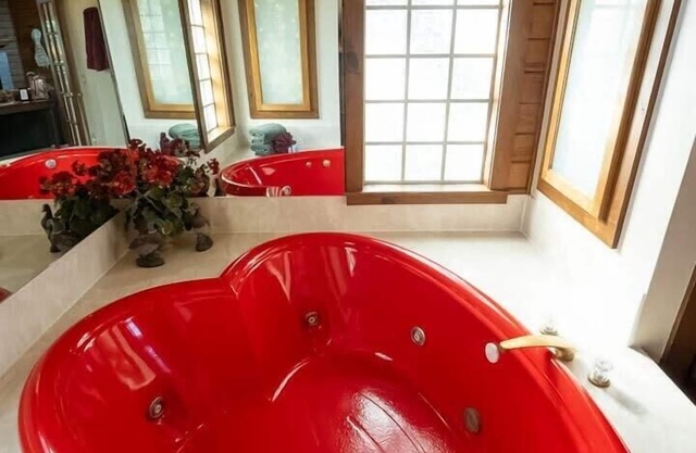 The Grand View, Heart Shaped Tub at Red Bud Valley