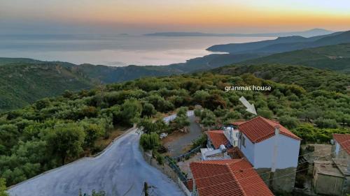 Τhe grandma's house