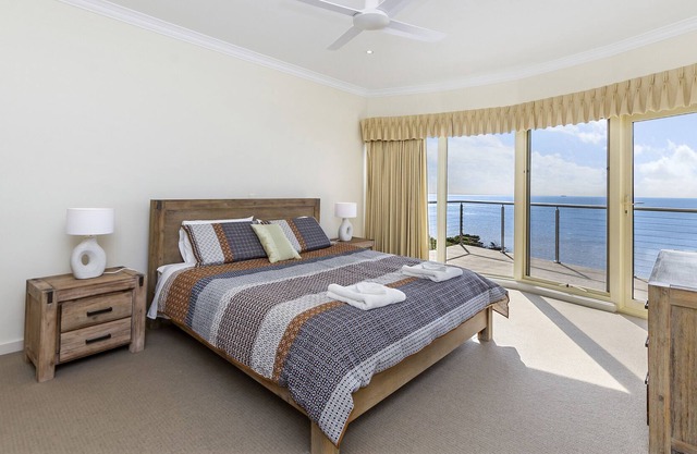 'The Grange' - Panoramic Sea Views!