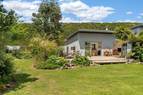 The Grass is Greener Getaway - Private Hot Tub