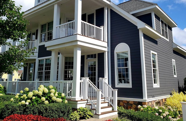The Gray House is Back!