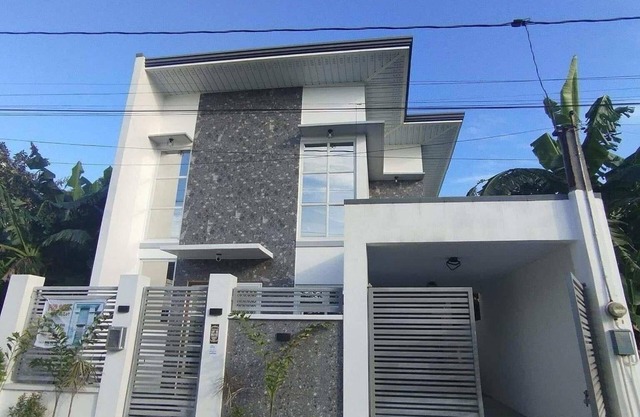 The GrayHouse Inn is cozy 2 bedroom furnished house-full air conditioned place.