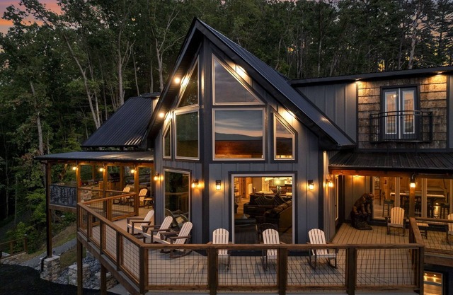 The Great Outdoors 5 Bedroom Cabin by RedAwning