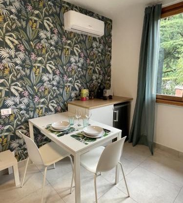 The Green Nest - pool & lake view