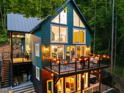 The Greenhouse with Indoor Slide close to Hocking Hills