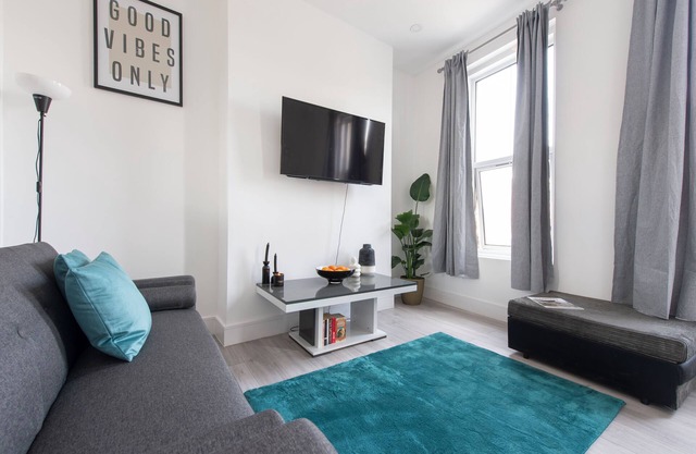 The Grey Grove Pied-à-Terre at Stratford's Maryland Station