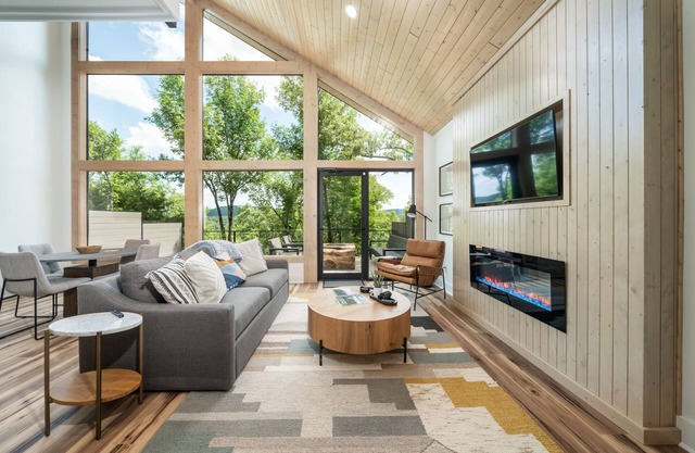 The Grey Horse Cabin, Hot Tub, Mountain View