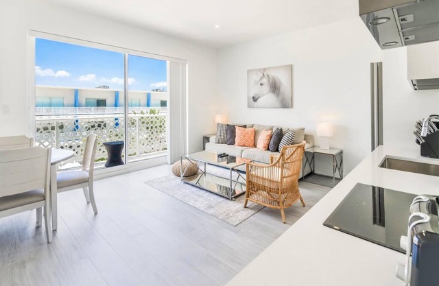 The Grove 1BR Apt w Rooftop Pool Onsite Amenities