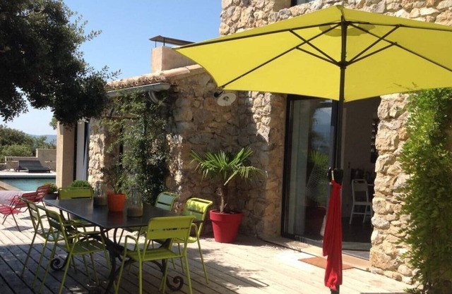 The Guest House Getaway - En Provenza