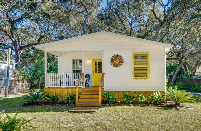 The Hammock Cottage with Fire Pit Less Than 1 Mi to Beach!