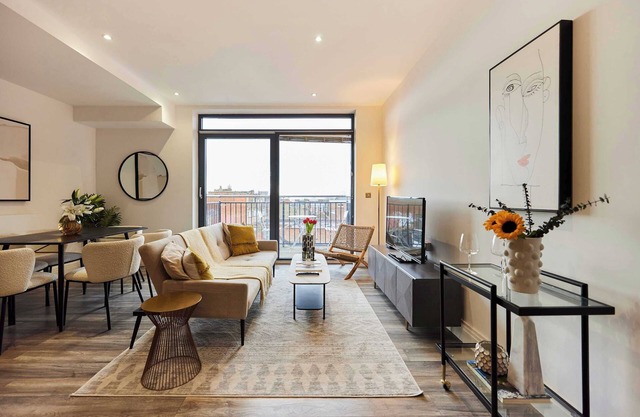 The Harlesden Escape - Cosy 3BDR Flat with Balcony