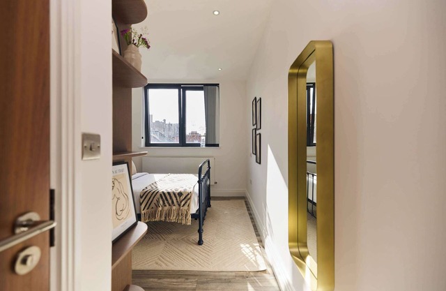 The Harlesden Place -Modern 3BDR Flat with Balcony
