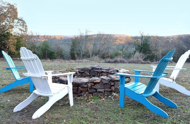 “The Harvest House” - ¡Impresionantes vistas del valle y la montaña en Tenkiller Lake!