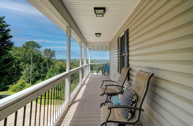 The Haven at Sunset View – Must-See 3 BDR w/Unbelievable Views!
