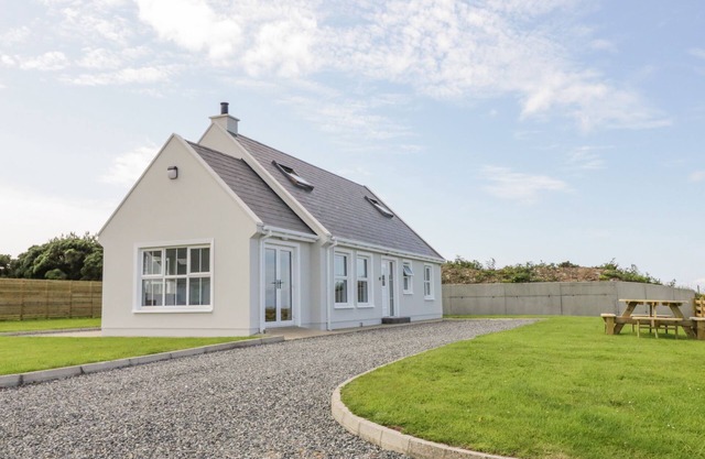 THE HAVEN, pet friendly, with a garden in Falcarragh, County Donegal