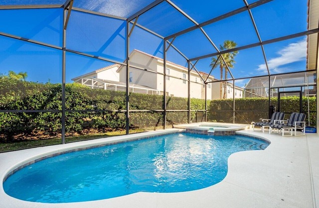 The Haven@Tuscan Hills, a 5 bed villa on gated community, 10 miles from Disney