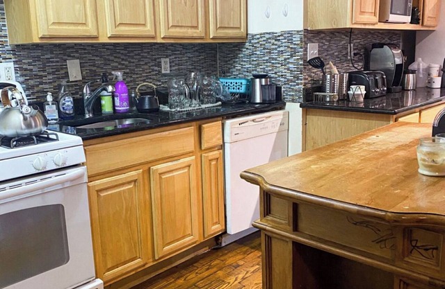 The Heart Of Crown Height Relaxing Unit, Go For A Stroll In Prospect Park!