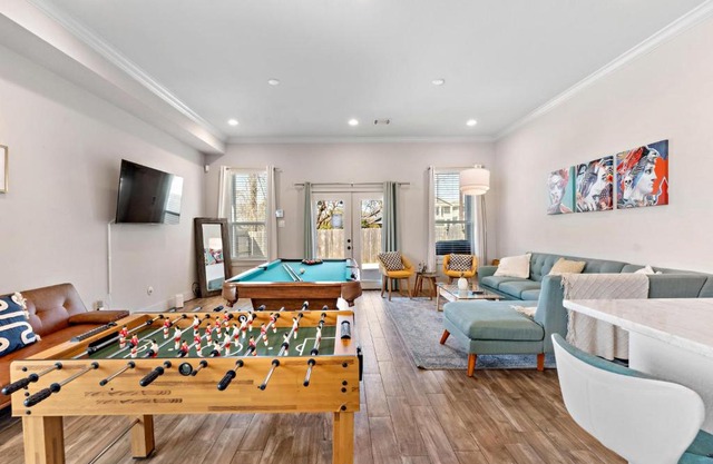 The Heights Getaway with Game Room Backyard Grill Outdoor Games Netflix Wine at The Heights