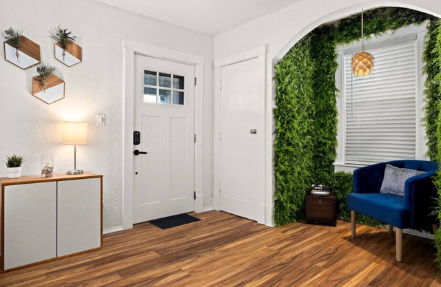 The Heights Hideaway: 2BR Gem