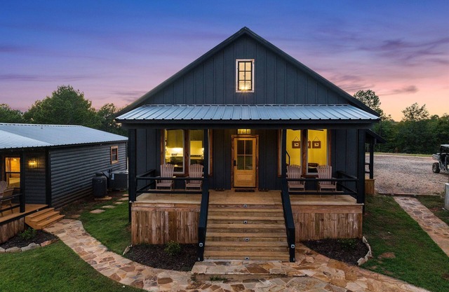 The Hendo - Cabin #3 - Ultimate Getaway