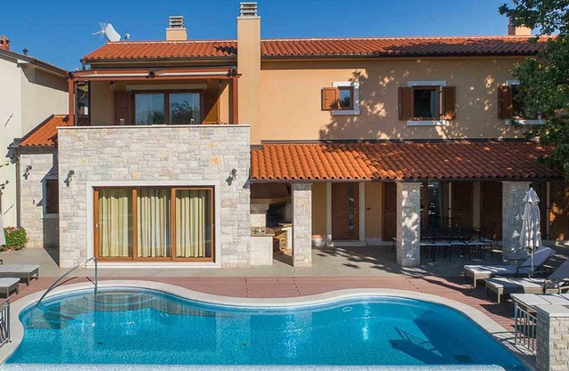 Villa Vlastelini, Labin