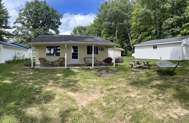 The Hidden Gem - a tranquil relaxing Lake cottage!