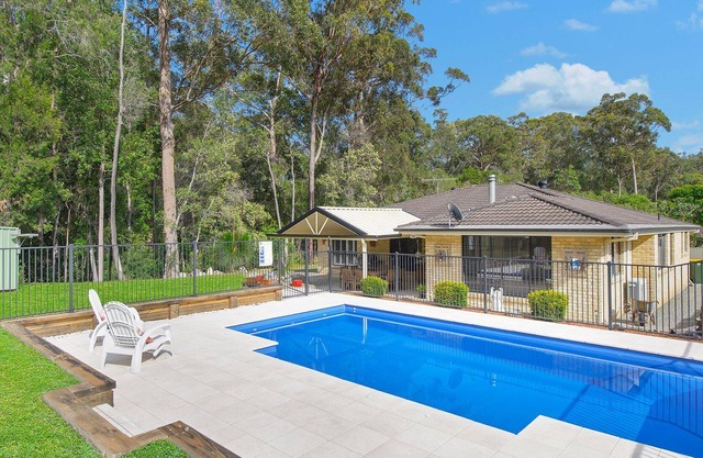 The Hideaway - 4 bedroom airconditioned holiday house with pool