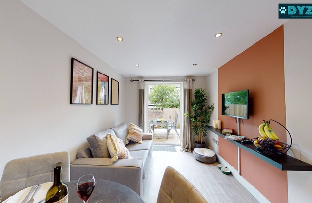 The Hideaway Apt 2 - Garden - Roath Park - Pets Allowed -By DYZYN
