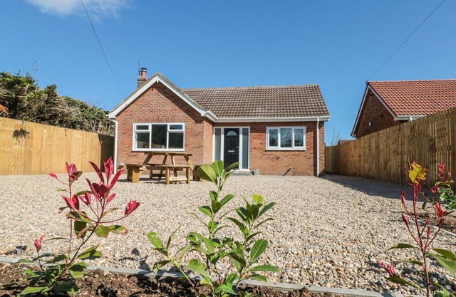 THE HIDEAWAY, pet friendly, with open fire in Flamborough